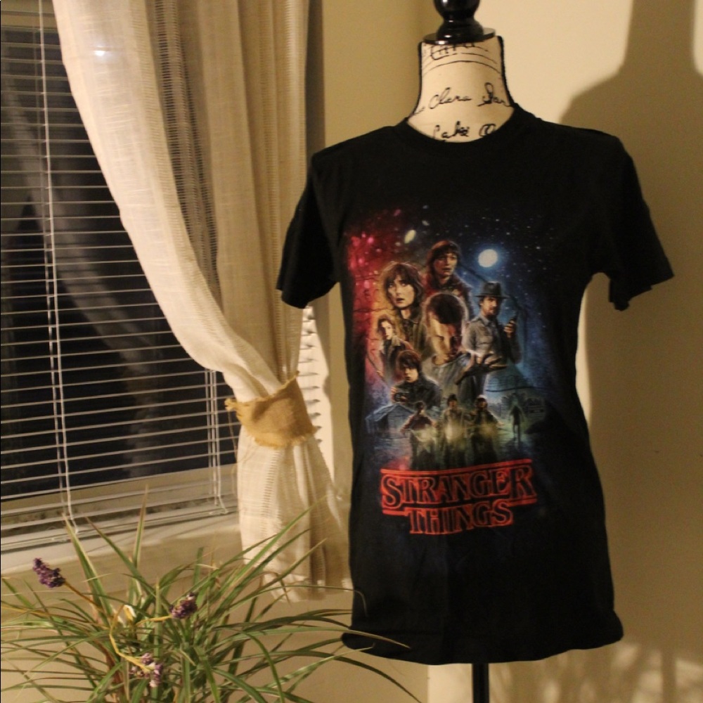🎇🎇Stranger Things season 1 black t-shirt
